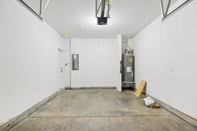 Building Photo - 7167 Cedarcrest Ct