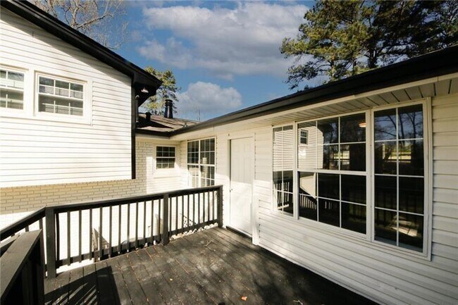Building Photo - 1616 W Kellogg Cir