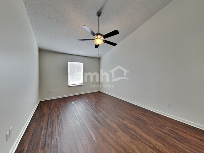 Building Photo - 7037 Crescent Boat Ln