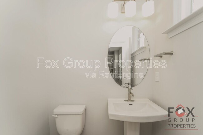 Building Photo - 908 Mary Max Dr
