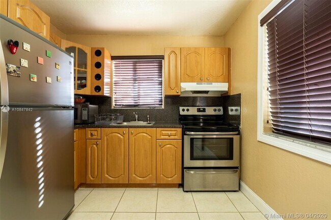 Building Photo - 15200 Railroad Dr