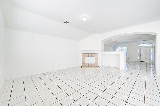 Building Photo - 2710 Logan Dr