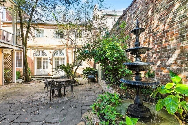 Building Photo - 1116 Royal St