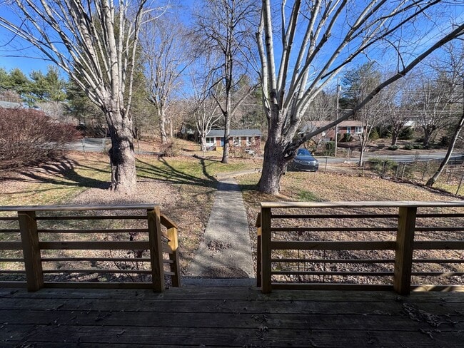 Building Photo - Swannanoa - Perfect Location, Fantastic Bungalow!