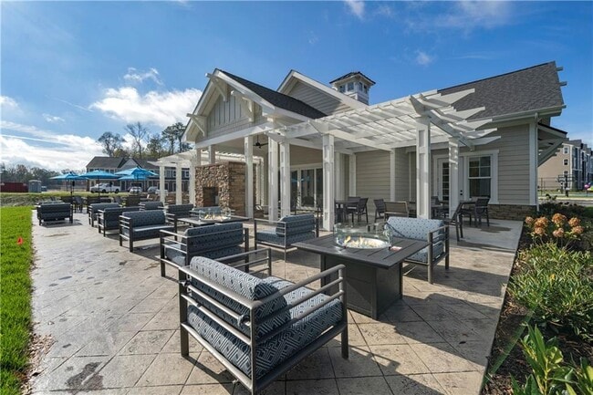 Building Photo - 670 Brookwood Glen Terrace