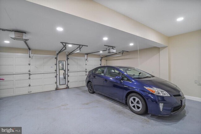 Building Photo - 2053 Mayfair McLean Ct