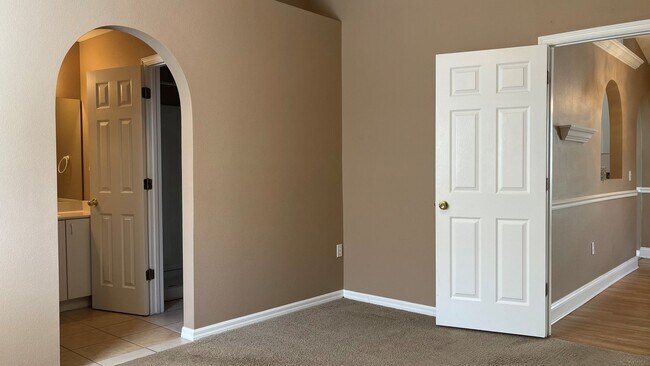 Building Photo - 7323 Lawn Tennis Ln