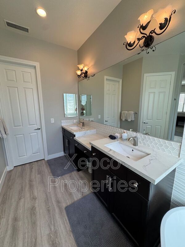 Building Photo - 137 Traviso Dr