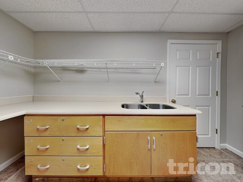 Building Photo - 2205 Washington Dr