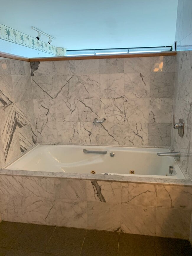 Building Photo - Luxury Unfurnished 2BR/2BA at Nauru Tower ...