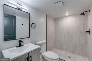 Building Photo - 1222 W Silver St