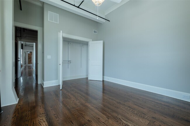 Building Photo - 201-201 W Jefferson St