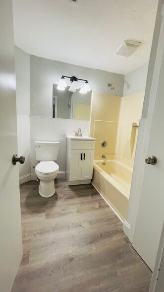 Building Photo - 58 Windsor St