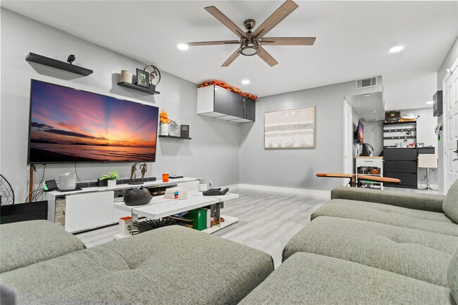 Building Photo - 22940 Oxford Pl