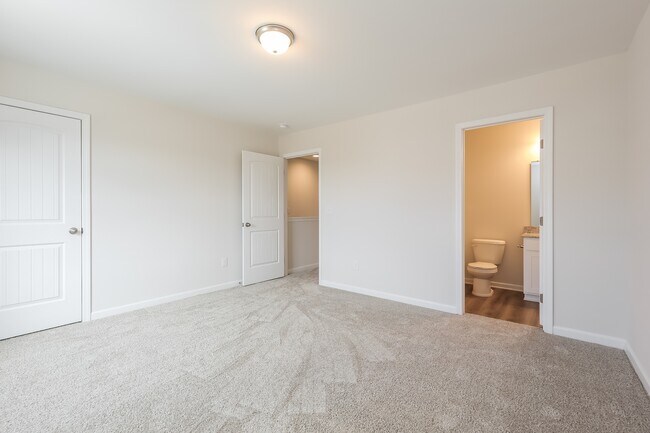 Building Photo - 333 Noble Ln