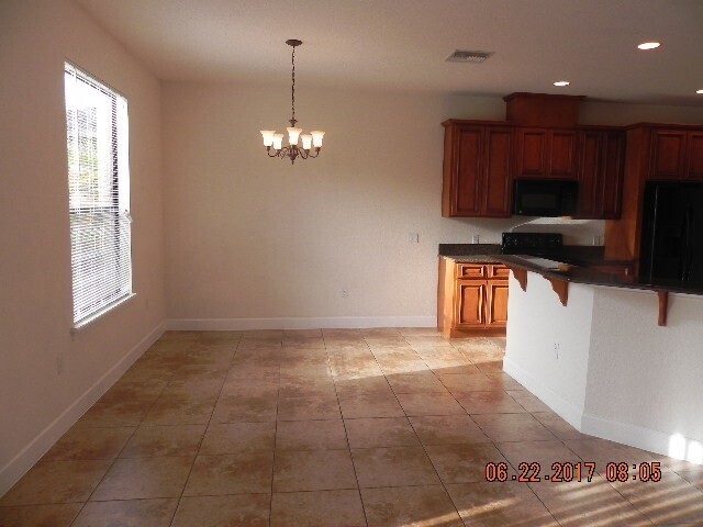 Building Photo - Townhome in La Fortuna, Kissimmee