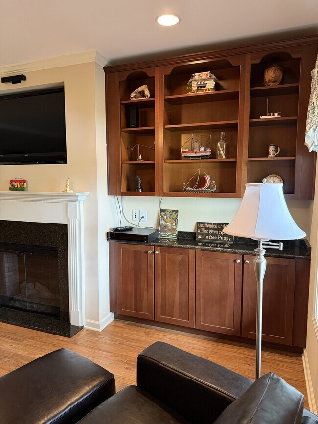Building Photo - 501 Port Laz Ln