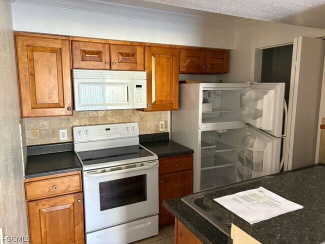 Building Photo - 2875 Winkler Ave