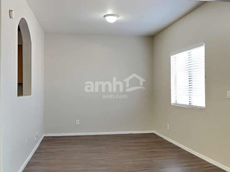 Building Photo - 6506 S 10th Dr