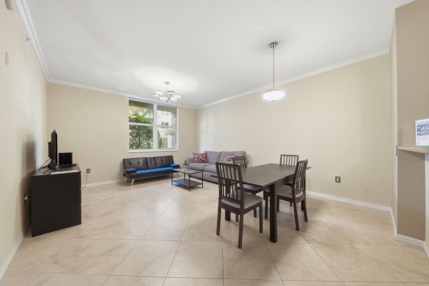 Building Photo - 2421 NE 65th St