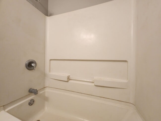 Building Photo - 1784 Lisle Ave