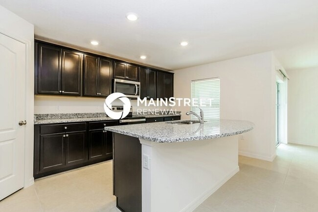 Building Photo - 5 Bedroom Pet-Friendly Home in Mascotte, FL with Main Street Renewal