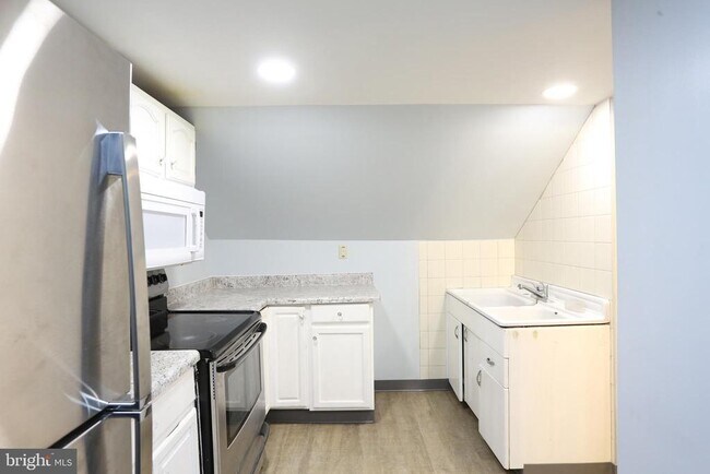 Building Photo - 2319 Perkiomen Ave