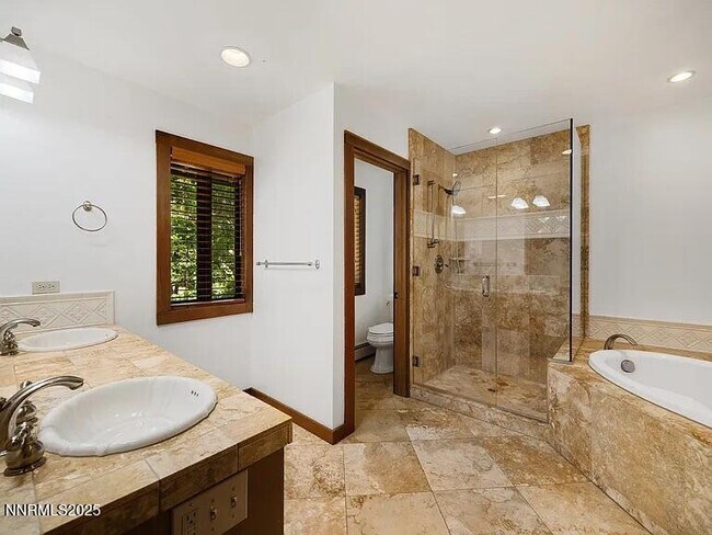 Building Photo - 445 Country Club Dr