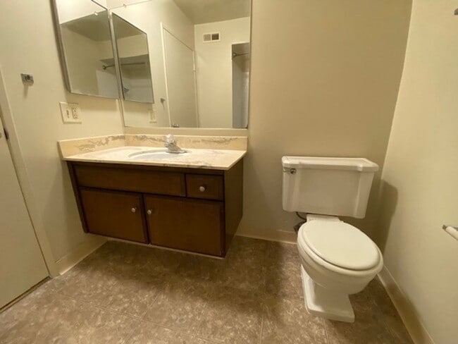 Building Photo - FULLERTON TOWNHOUSE NEAR CSUF   AVAILABLE ...