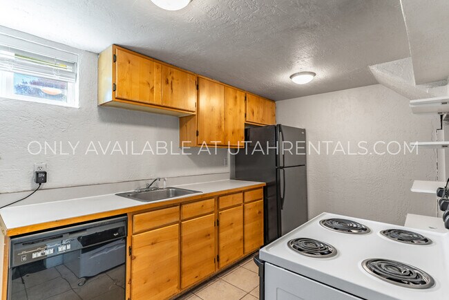 Building Photo - 1278 E 520 S St