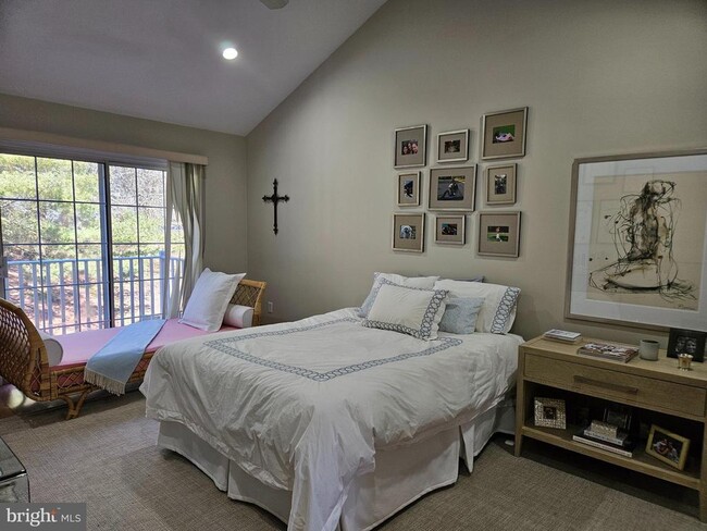 Building Photo - 101 Treymore Ct