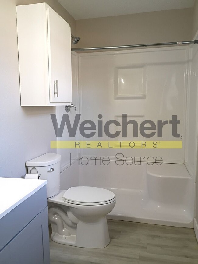 Building Photo - Updated 4-Bed Home with Fenced Yard & Carport