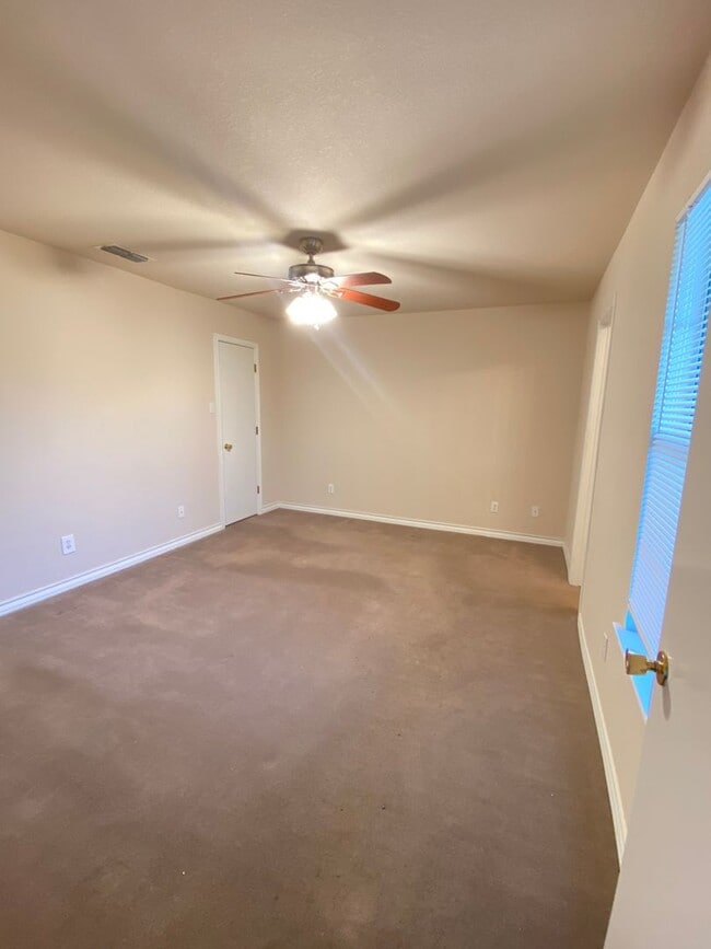 Building Photo - 1214 Lindsey Ln