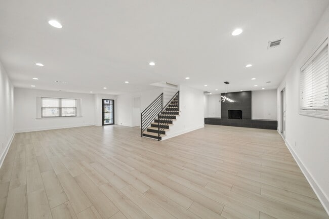 Building Photo - 6010 Rutherglenn Dr