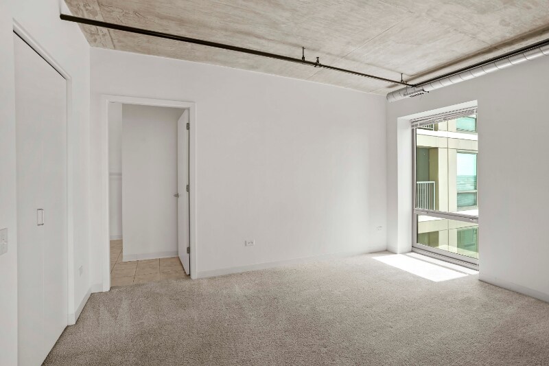 Building Photo - 870 S Clark St