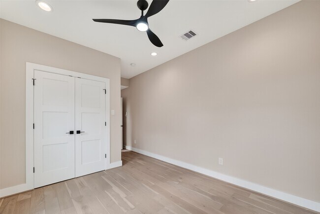 Building Photo - 2511 N MacGregor Way