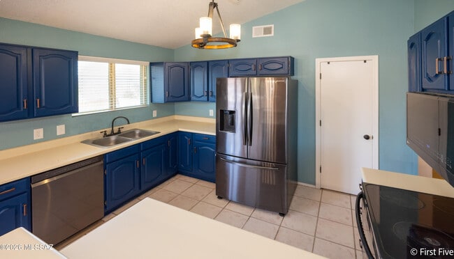 Building Photo - 8984 N Eaglestone Loop