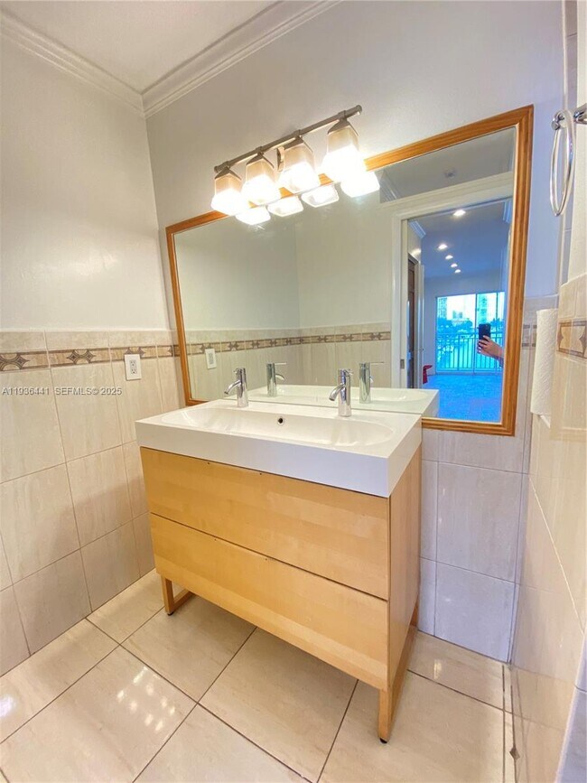 Building Photo - 17051 NE 35th Ave