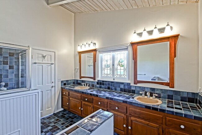 Building Photo - 600 15th St
