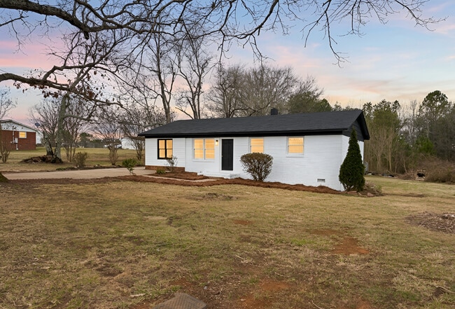 Building Photo - Lawndale