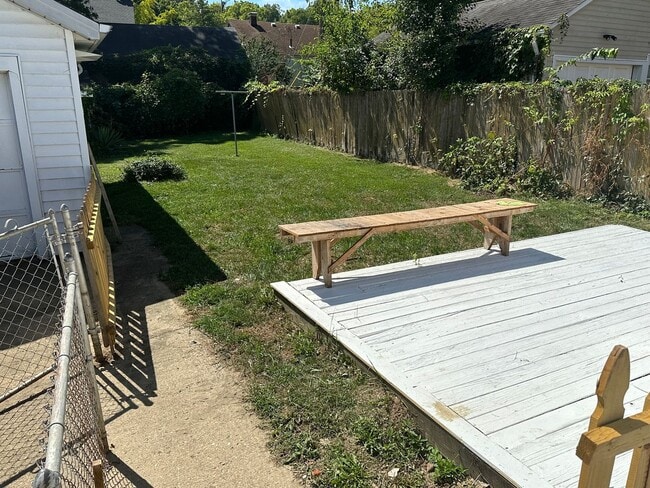 Building Photo - BEAUTIFUL 2 BEDROOM 1 BATH NEWLY REMODELED-- PRIME LOCATION!!!