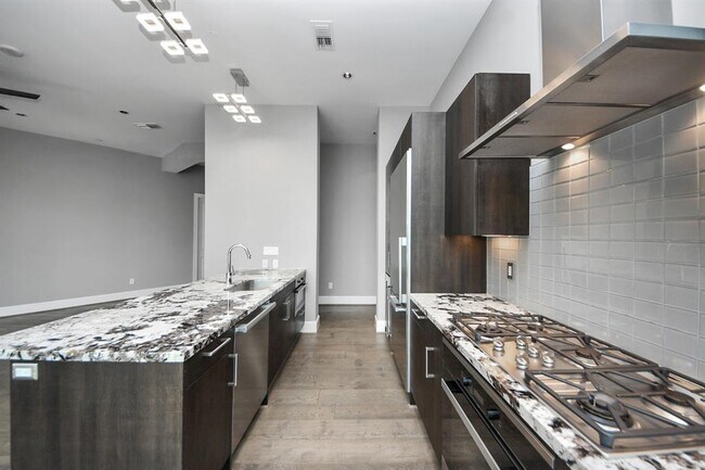 Building Photo - 1409 Post Oak Blvd