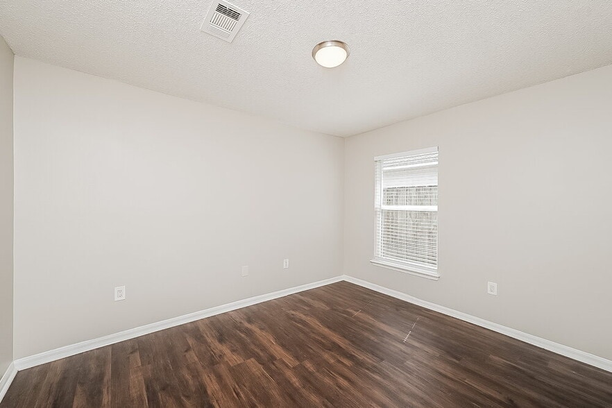 Building Photo - 30615 Double Dr