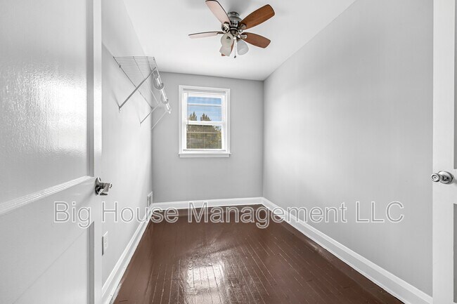 Building Photo - 2107 Hawthorne Rd