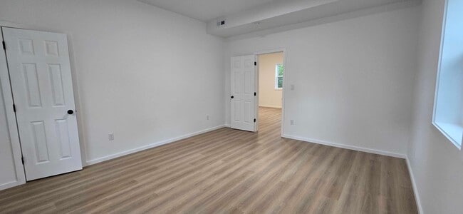 Building Photo - 611 E Spruce St