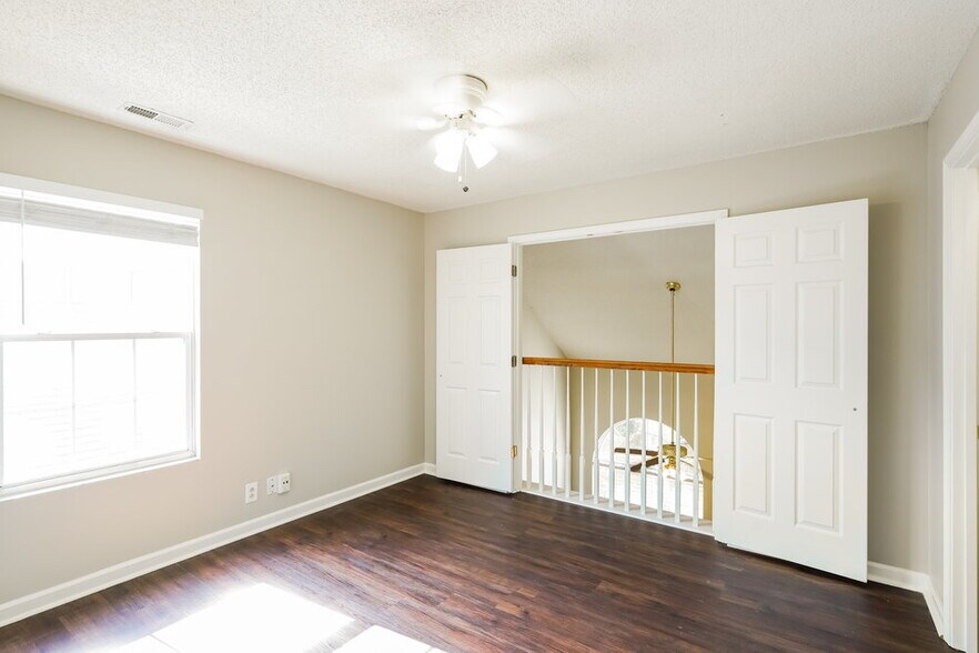 Building Photo - 1464 Rochester Dr
