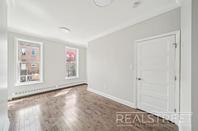 Building Photo - 4 bedroom in Brooklyn NY 11221