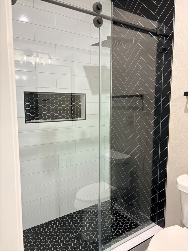 Building Photo - 2105 Esther Dr