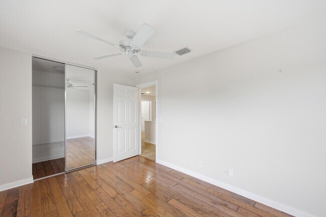 Building Photo - 207 Banyanwood Point