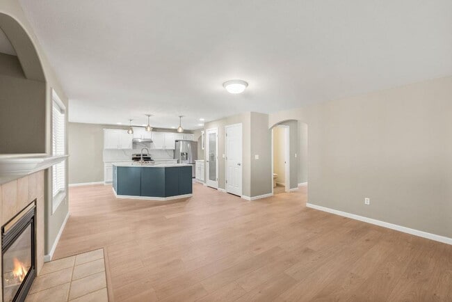 Building Photo - Spacious Sunrise Home for Rent in Puyallup...